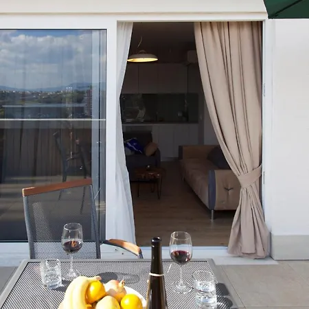 Terrace Apartments, Near The Park *